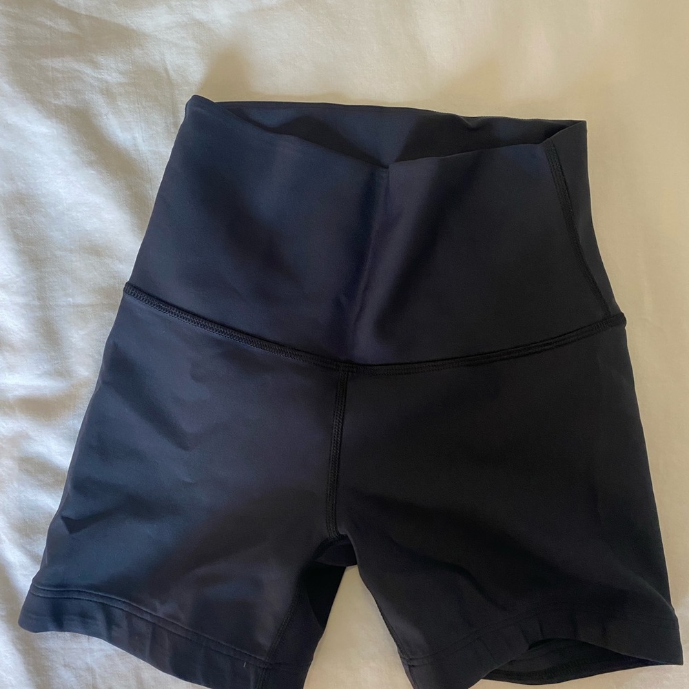 TNA Gloss High Rise Cheeky Aritzia Bike Shorts 4in Inseam - Picture 2 of 4